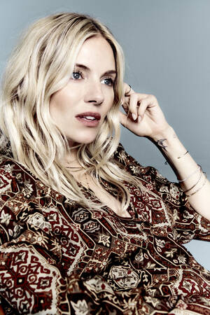 marksandspencer x Sienna Miller_Leto 2024_halenka 1399Kc_foto2.jpg